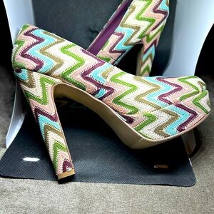 Ladies 5 1/2 inch platform heels